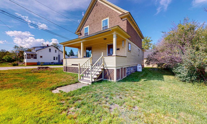 Berlin House | Pet-Friendly Retreat with Porch, Yard & Kitchen Near Trails