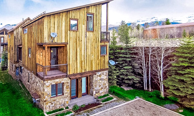 Mountain Village House | Pet-Friendly Retreat Near Telluride with Yard & Balcony