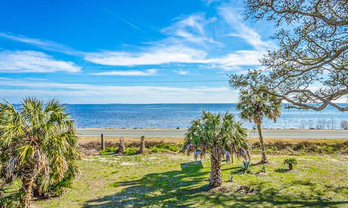 Eastpoint House | Pet-Friendly Retreat with Scenic Water View & Fast WiFi