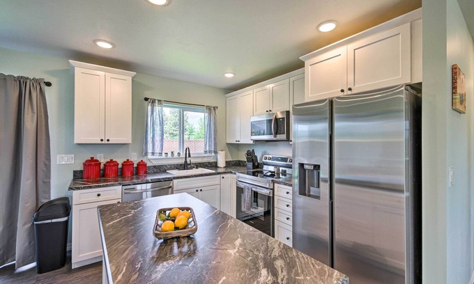 Grantsdale House | Pet-Friendly Hamilton Home with Breathtaking Mountain Views