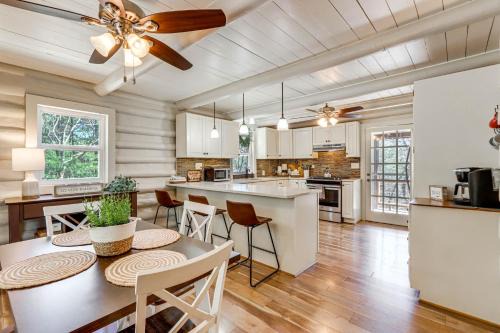 Hiawassee House | Pet-Friendly Hiawassee Cabin with Decks & Fire Pit