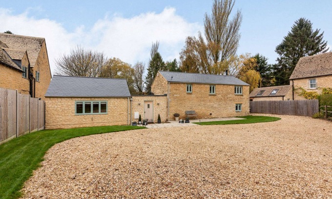 Rendcomb Cottage | Pet-Friendly Honeystone Cottage with Garden in the Cotswolds