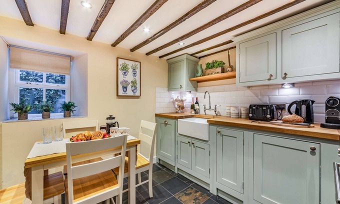 Woodstock Cottage | Pet-Friendly Retreat at Blenheim Cottage in the Cotswolds
