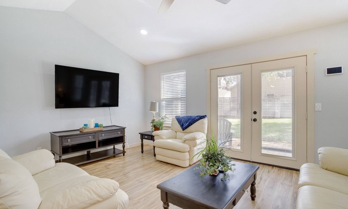 Conroe House | Pet-Friendly Retreat in The Woodlands with Fenced Yard!