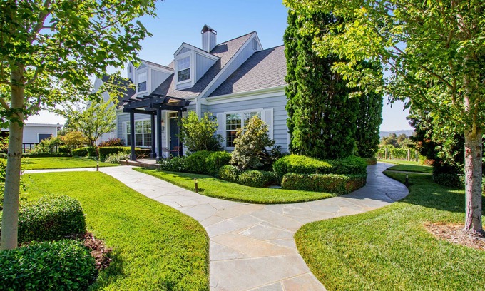 Healdsburg House | Pet-Friendly Retreat with Hot Tub and Scenic English Garden