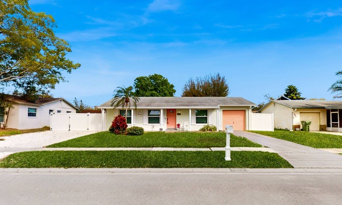 South Bradenton House | Pet-Friendly Oasis with Heated Pool and BBQ for Perfect Getaway