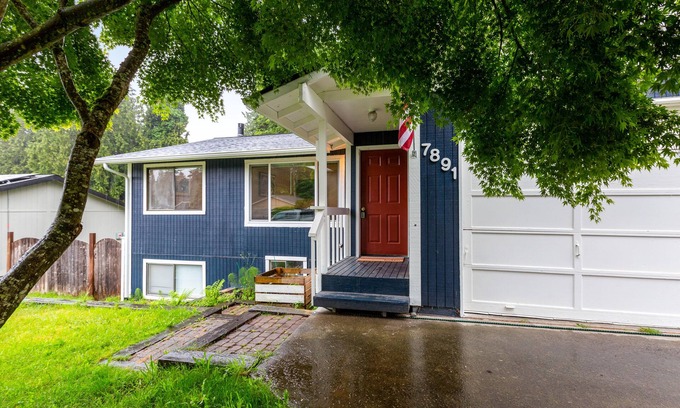 Clinton House | Pet-Friendly Retreat with Yard & Washer/Dryer Near Attractions