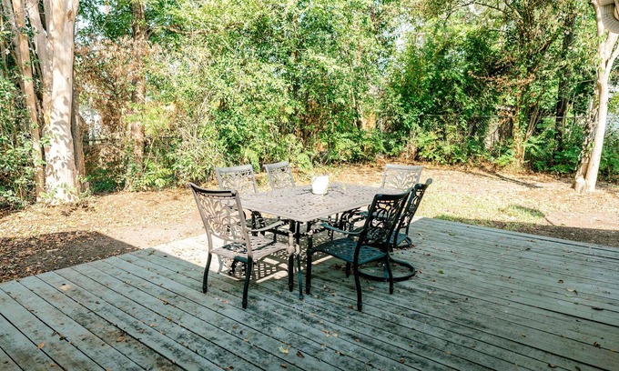Sharpstown House | Pet-Friendly Retreat with Private Yard and Deck