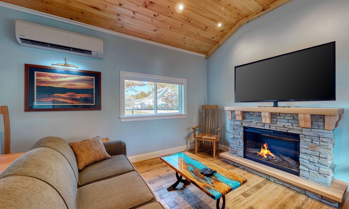 Ogunquit Cottage | Pet-Friendly Retreat with Kitchenette Near Beach & Dining