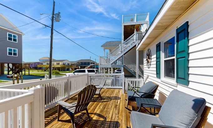 Surf City House | Pet-Friendly Retreat with Enclosed Yard and Ocean Views