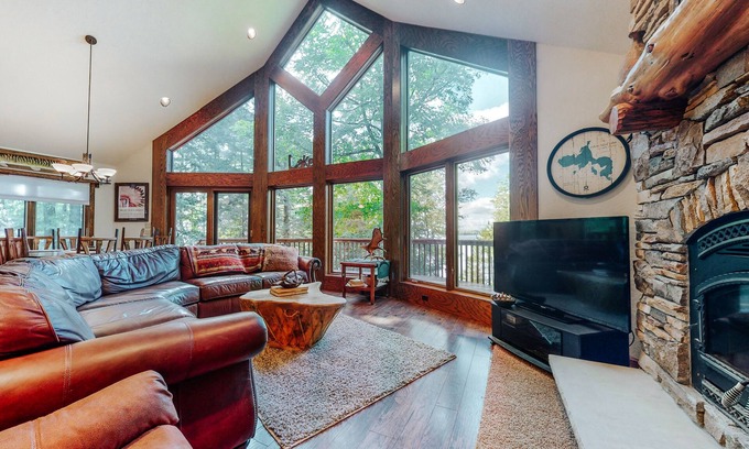 Lac du Flambeau House | Pet-Friendly Lakefront Retreat with Indoor Sauna & Dock