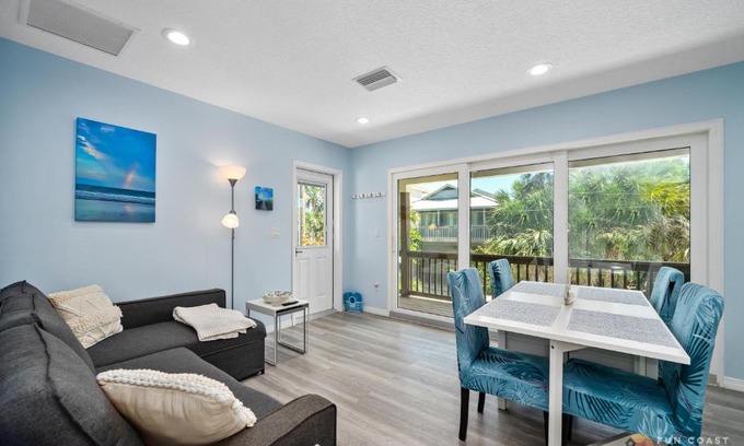 New Smyrna Beach Apartment | Beachfront Guesthouse Loft with Balcony & Pet-Friendly Perks
