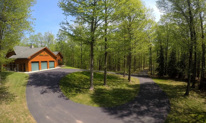Maple City House | Cozy Log Cabin with Hot Tub Near Sleeping Bear Dunes