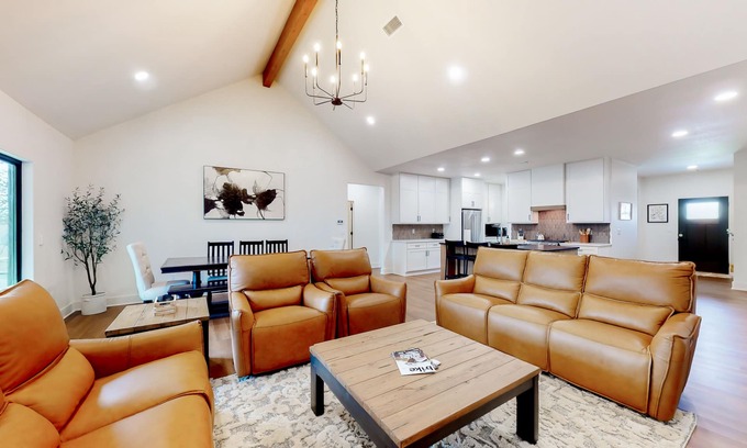 Bella Vista House | Pet-Friendly Retreat with Sunroom & Fireplace - Rated 9.6