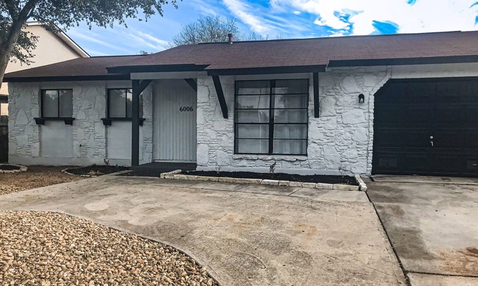 West San Antonio House | Pet-Friendly Modern Home with Private Pool Near River Walk
