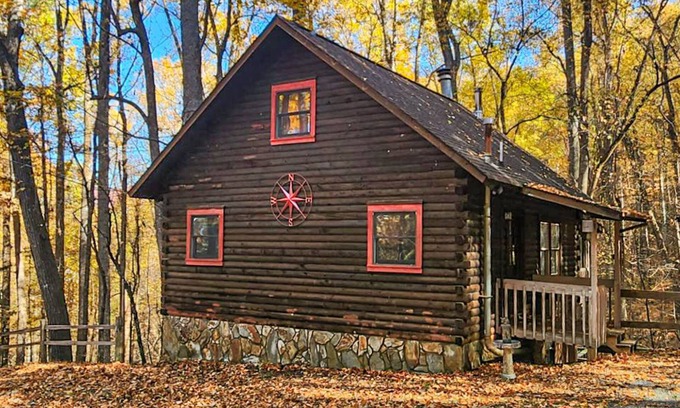 Walnut Mountain Cabin | Cozy Mountain Cabin with Hot Tub & Pet-Friendly Amenities