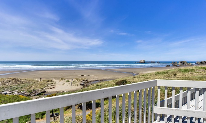 Bandon House | Pet-Friendly Oceanfront Retreat with Beach Access and Spa