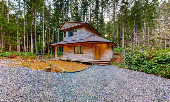 Langley House | Peaceful Dog-Friendly Cabin Steps from Downtown Langley