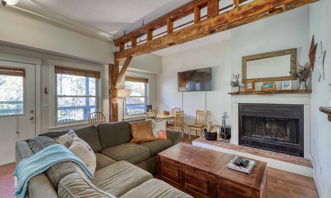 Ludlow Condo | Pet-Friendly Riverfront Condo Near Okemo with Fireplace