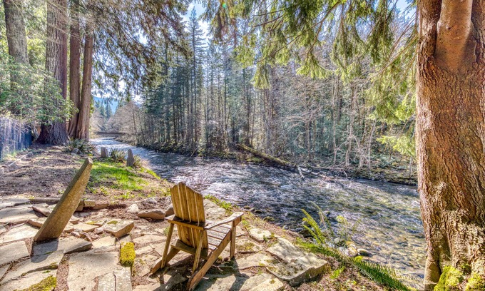 Welches House | Pet-Friendly Riverfront Retreat with Scenic Views
