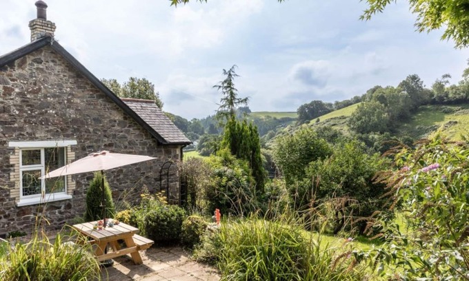 Muddiford Cottage | Relaxing Dog-Friendly Retreat with Scenic Countryside Views