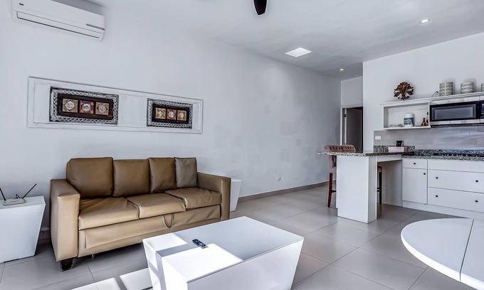 La Paloma House | Pet-Friendly Suite with Kitchenette & Heated Pool Oasis