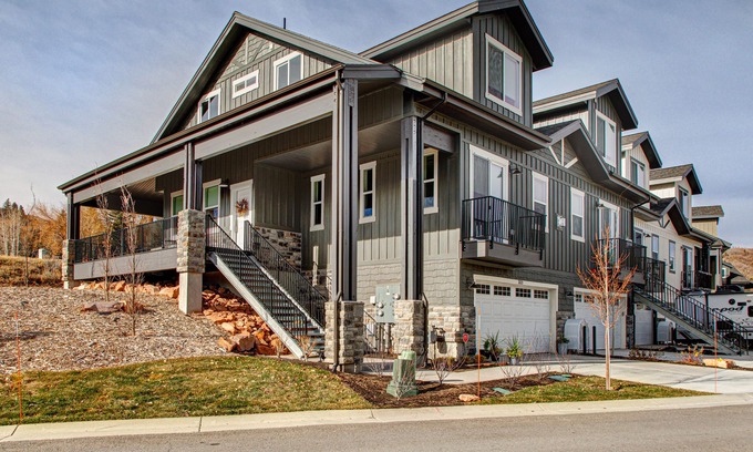 Pinebrook House | Pet-Friendly Townhome with Hot Tub & WiFi - Guest Rated 10/10