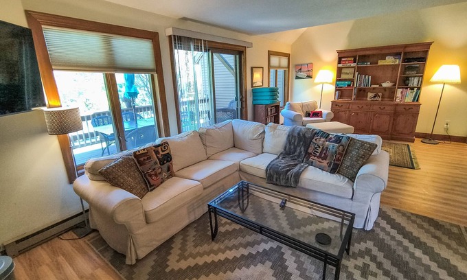 Quechee House | Pet-Friendly Townhome with Views & Fireplace near Quechee