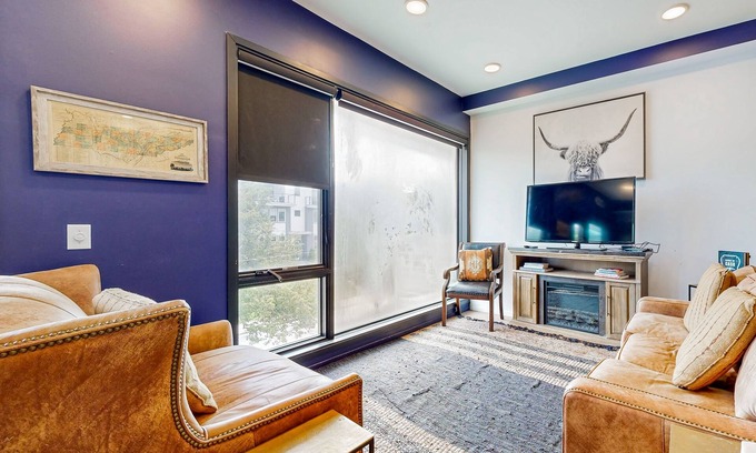 Edgehill Condo | Dog-Friendly Treetop Retreat with Pool and Scenic Balcony