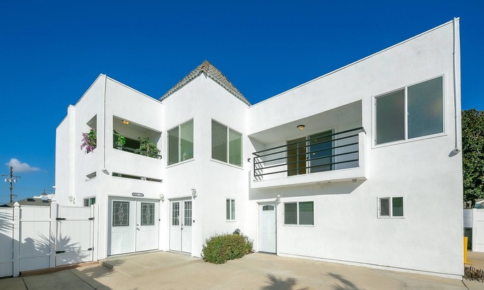 Santa Ana Heights House | Guest Rated 10/10: Pet-Friendly Oceanview Home with Patios