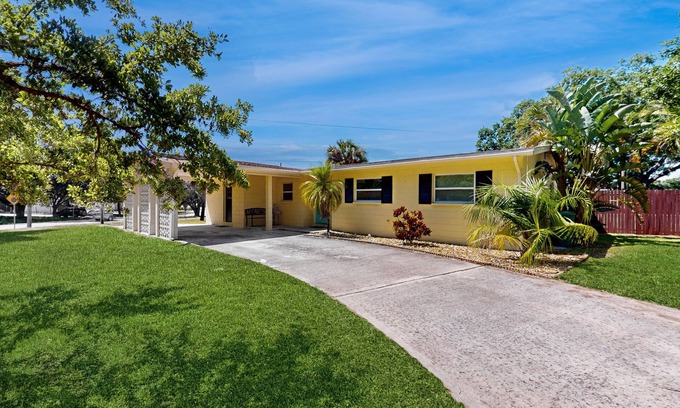 College Green Estates House | Cozy Dog-Friendly Retreat with Enclosed Yard and Ocean Views