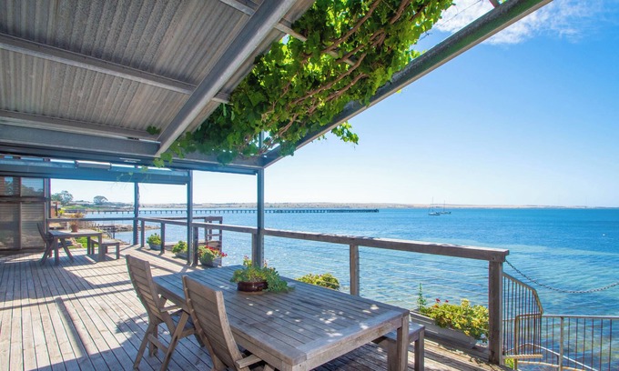 Ripon Apartment | Coastal Escape at doi's Ocean Front Apartments - 10/10 Rating