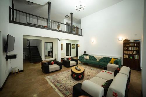 Deda House | Discover Comfort at Doispe Nuci with Hot Tub & Kitchen