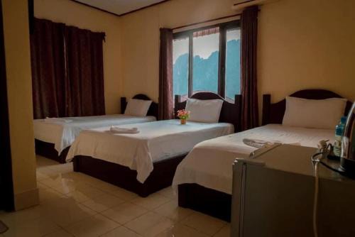 Vang Vieng House | Pet-Friendly DokPhut Guesthouse with Breakfast & High Ratings