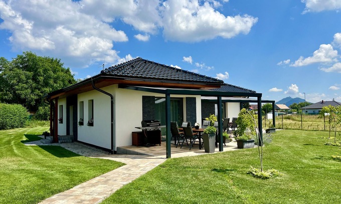 Doksy Apartment | Doksy LDMA001: Family-Friendly Retreat with Breakfast