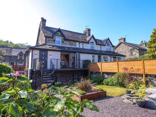 Gwynedd- Snowdonia House | Dola