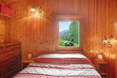 Valdidentro House | Highly Rated Dolce Casa: Pet & Child Friendly Retreat