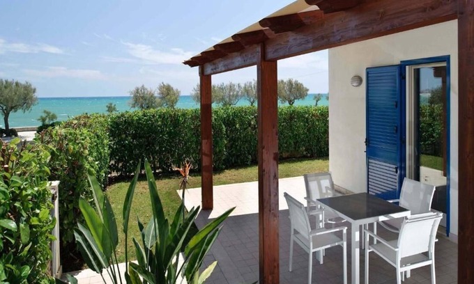 Marina di Modica Apartment | Dolce Mare 1: Cozy Ground Floor Retreat with Garden