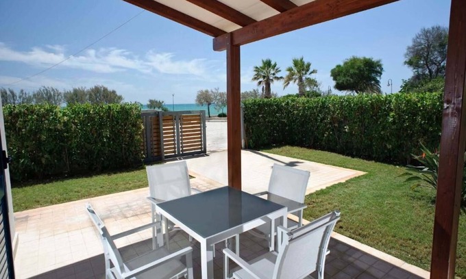 Marina di Modica Apartment | Dolce Mare 2: Sea Front Apartment with Large Terrace & Wifi