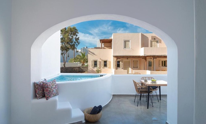 Kamari Apartment | Elegant Dolce Suites: Top-Rated with Family-Friendly Amenities