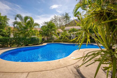 Playa Ocotal Apartment | Experience Dolce Vita 7025: Family-Friendly Pool Retreat