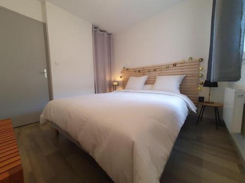 Centre Ville Apartment | Discover Dolce Vita: Family-Friendly Retreat in the Heart