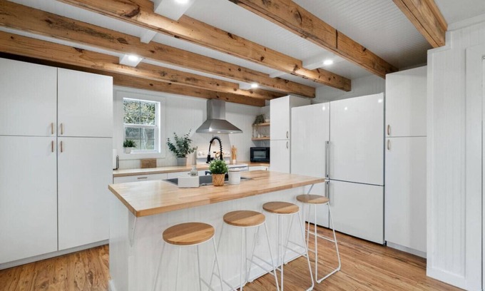 Weatherford House | Dolce Vita - Breathtaking Views with Pet-Friendly Amenities