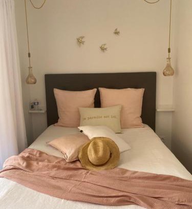 Roquebrune-Cap-Martin Apartment | Charming Dolce-Vita Apartment Steps from the Ocean