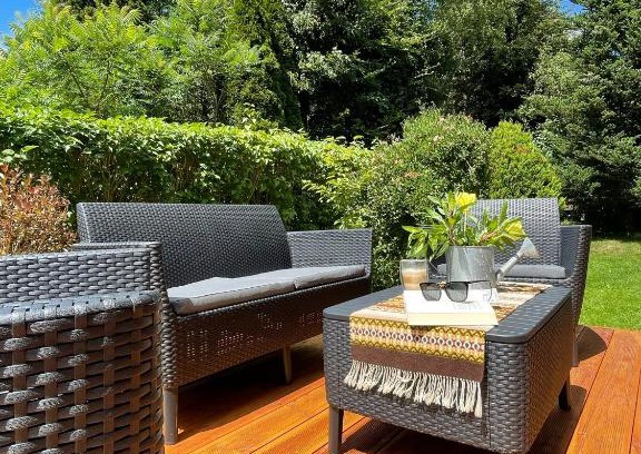 Mszana Dolna Apartment | Pet-Friendly Dolce Vita with Oceanfront Views & Hot Tub