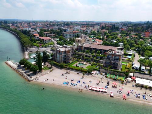 Peschiera del Garda Apartment | Discover Dolceriva: Lakefront Suite with Ocean Views