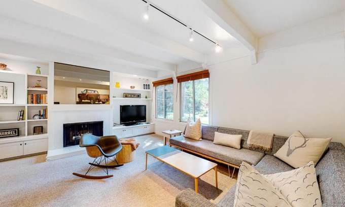 Sun Valley Apartment | Relax at Dollar Meadow 1385 with Pool & Family Amenities