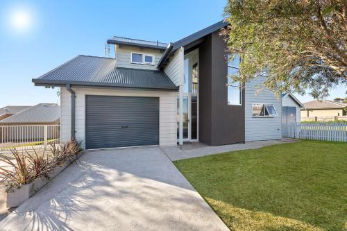 Dalmeny House | Unforgettable Stay at Dollini Street Unit 2 - Rated 10/10
