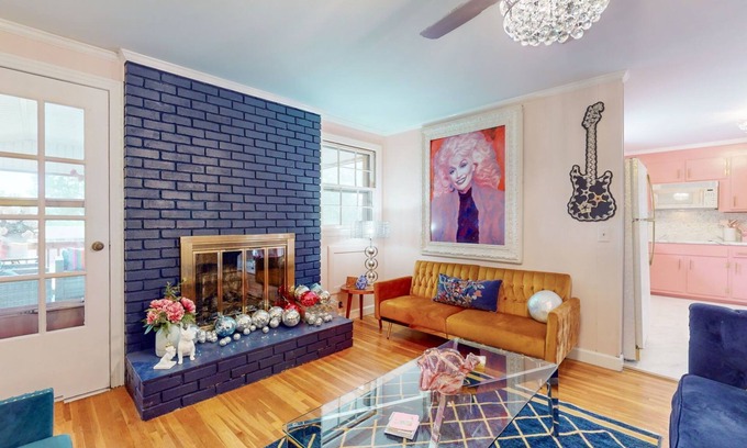 Hendersonville House | Experience DOLLY DREAM HOUSE: Family-Friendly & Star-Studded