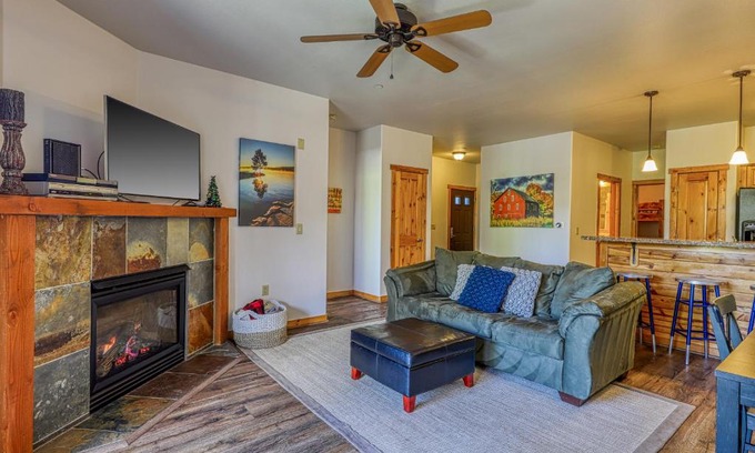 Truckee Apartment | Discover Dolomite Delight: Family-Friendly Pool & Hot Tub